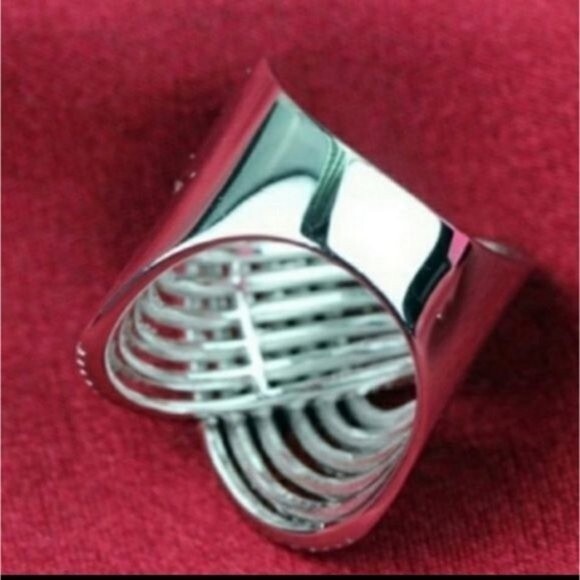 NEW Silver Princess Cut Criss-cross diamond ring. 💍 - Picture 5 of 9